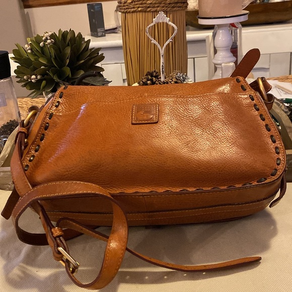 Dooney and Bourke Florentine genuine leather full flap saddle bag - Picture 4 of 16